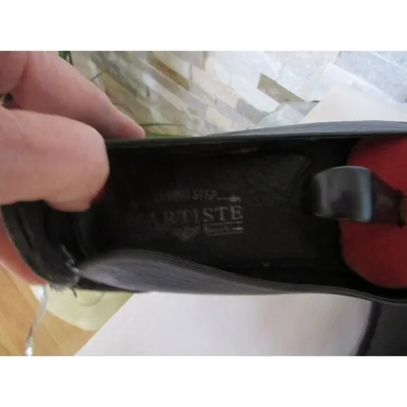 Spring Step L'Artiste Black Leather Ballet Style Shoes w Bows Sz 39 or 8 1/2