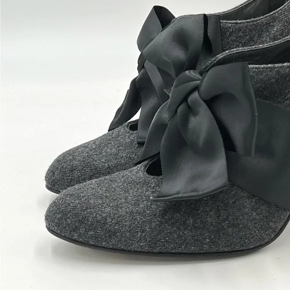 Stuart Weitzman ‘Bouffant' Gray Flannel Satin Bow High Heeled Bootie Sz 7 est