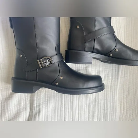 STUART WEITZMAN MAVERICK PULL-ON BOOTIE