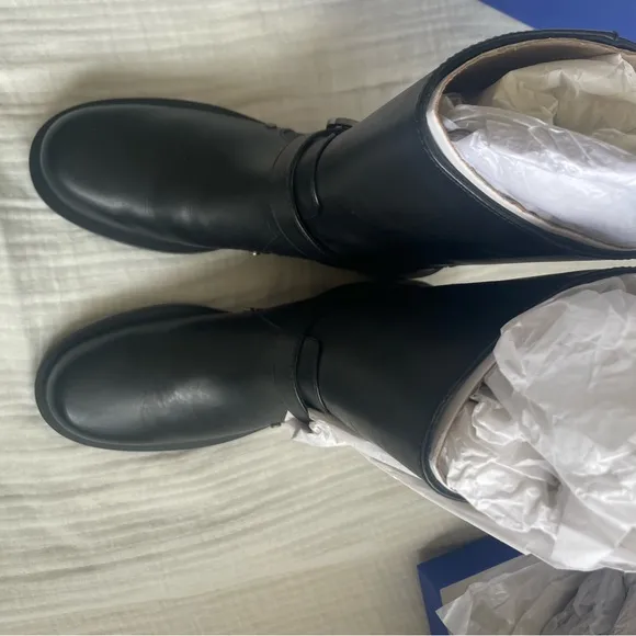 STUART WEITZMAN MAVERICK PULL-ON BOOTIE