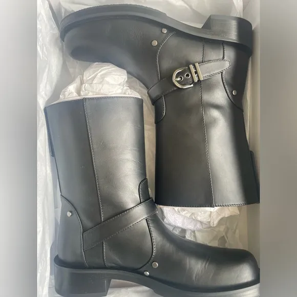STUART WEITZMAN MAVERICK PULL-ON BOOTIE