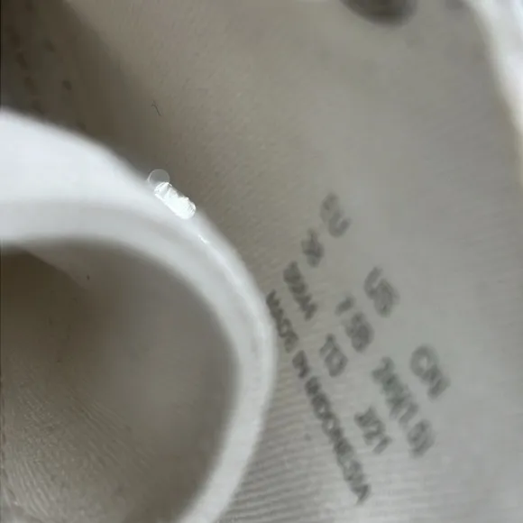 Stuart Weitzman Sz 38 White Canvas Tennis Shoes Sneakers