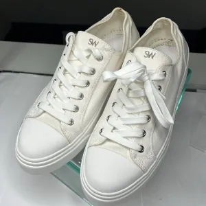 Stuart Weitzman Sz 38 White Canvas Tennis Shoes Sneakers