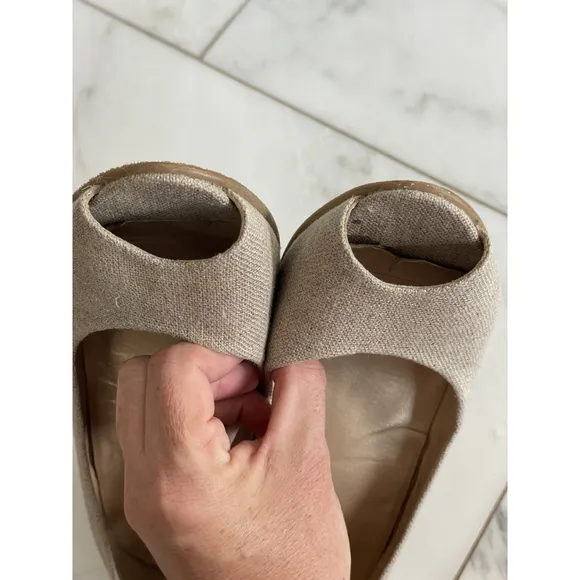 Stuart Weitzman Women’s Beige Peep Toe Canvas Wood Wedge Heels Size 11 EUC