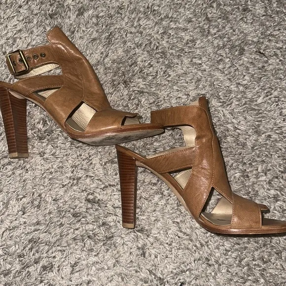 Stuart Weizmann camel leather sandals with belted ankle strap size 40.5