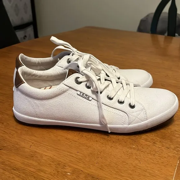 Taos Footwear White Canvas Starburst Lace Up Shoe Womens Size 10