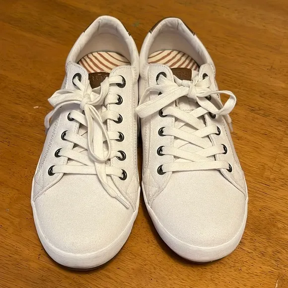Taos Footwear White Canvas Starburst Lace Up Shoe Womens Size 10