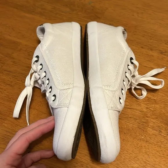 Taos Footwear White Canvas Starburst Lace Up Shoe Womens Size 10