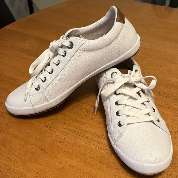 Taos Footwear White Canvas Starburst Lace Up Shoe Womens Size 10