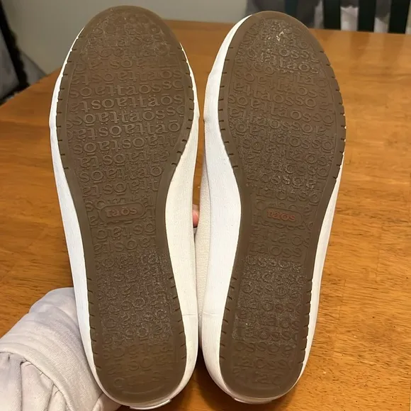 Taos Footwear White Canvas Starburst Lace Up Shoe Womens Size 10