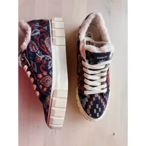 The Farm Rio Shoes Farm Rio Platform Sneakers Ainika Tapestry  size 8.5