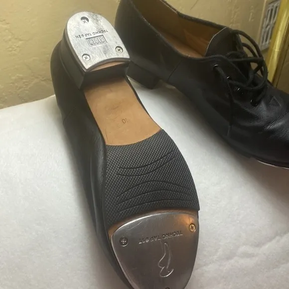 This tap shoes size 8-81/2 but it’s says 10 ??