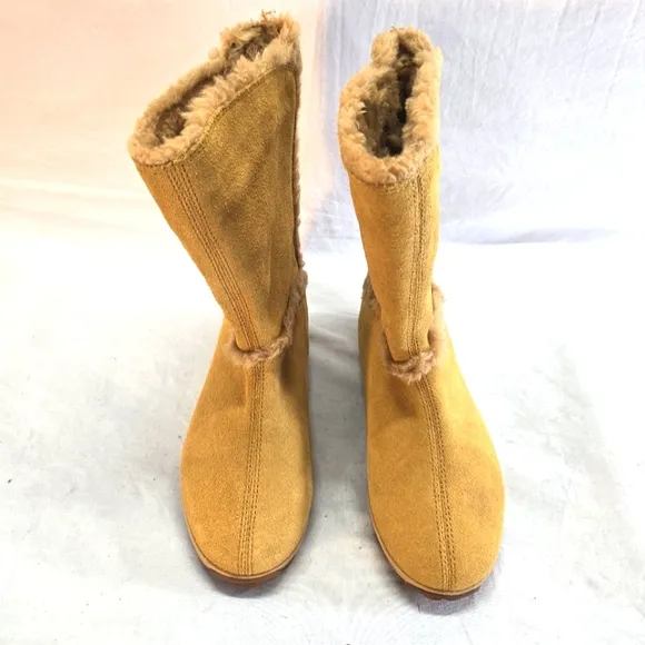 Timberland Women's 7.5W Shearling Tan Suede Pull-On Mukluk Style Boots New