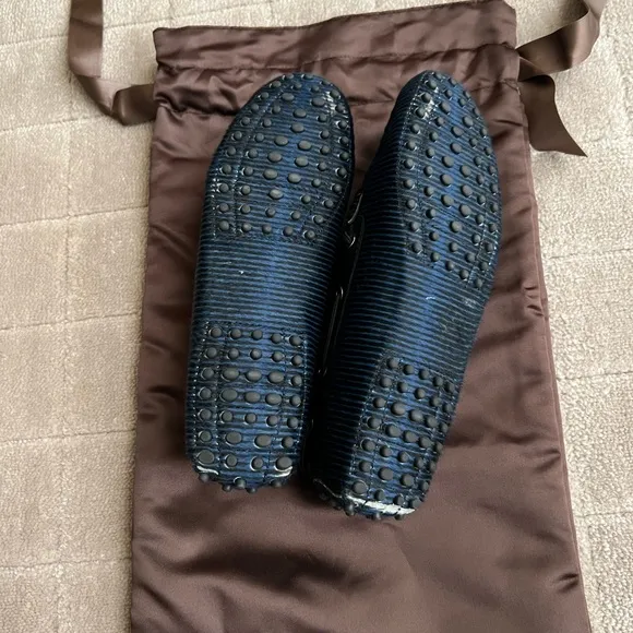 Tod’s Gommino Driving Shoes in Blue/Black Fur. Size 38.