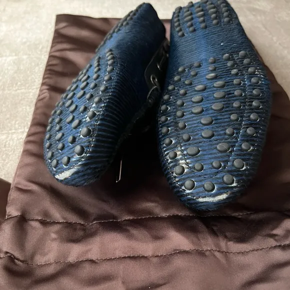 Tod’s Gommino Driving Shoes in Blue/Black Fur. Size 38.