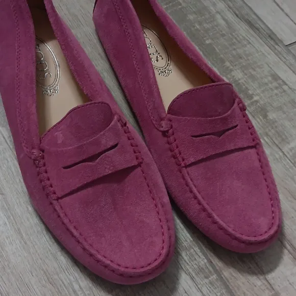 TOD'S new!!..SUEDE GOMMINI PENNY LOAFER..SIZE 39.5