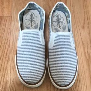 Tommy Bahama SZ 8.5 striped slip on boat shoes.