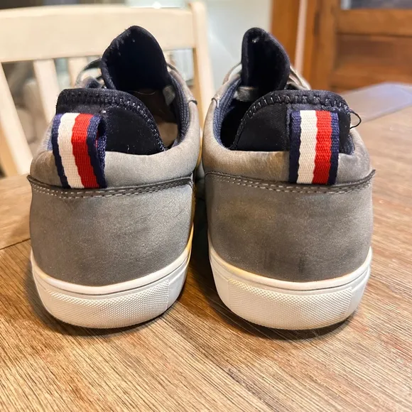 Tommy Hilfiger Sneakers Soft Gray Leather/ Navy Mens‎ 10.5 TMMCNEIL
