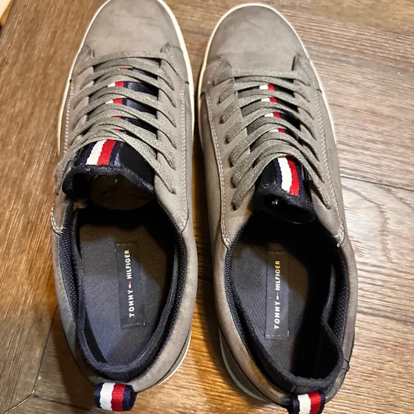 Tommy Hilfiger Sneakers Soft Gray Leather/ Navy Mens‎ 10.5 TMMCNEIL