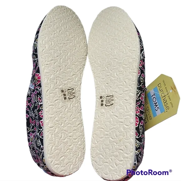 TOMS Floral Canvas Slip On Shoes Soft Comfortable NWT Size 8