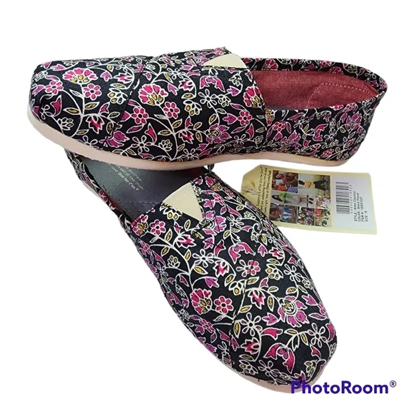 TOMS Floral Canvas Slip On Shoes Soft Comfortable NWT Size 8