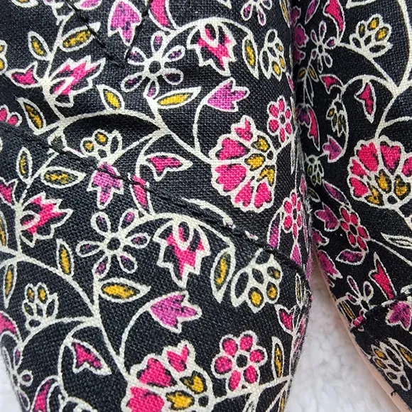 TOMS Floral Canvas Slip On Shoes Soft Comfortable NWT Size 8