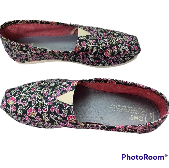 TOMS Floral Canvas Slip On Shoes Soft Comfortable NWT Size 8