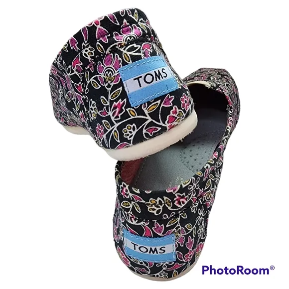 TOMS Floral Canvas Slip On Shoes Soft Comfortable NWT Size 8