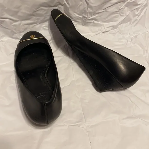 TORY BURCH BLACK GOLD WEDGES SHOES SIZE 6M HAVE SOME WEAR ON