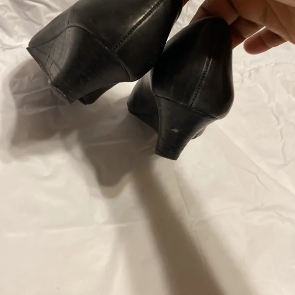 TORY BURCH BLACK GOLD WEDGES SHOES SIZE 6M HAVE SOME WEAR ON