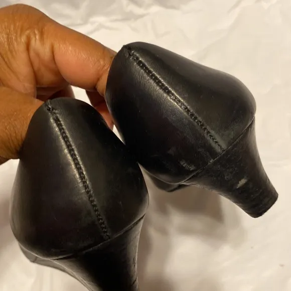 TORY BURCH BLACK GOLD WEDGES SHOES SIZE 6M HAVE SOME WEAR ON