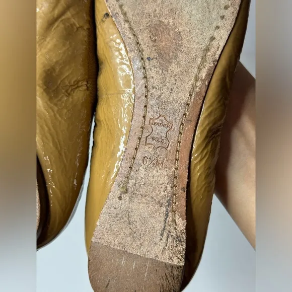 TORY BURCH CLAIRE TAN LEATHER SHOES US 6.5 M GOLD REVA LOGO ELASTIC BALLET FLATS