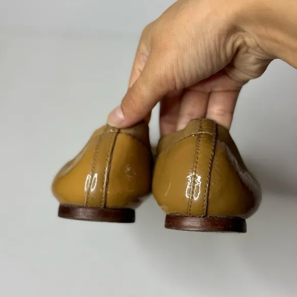 TORY BURCH CLAIRE TAN LEATHER SHOES US 6.5 M GOLD REVA LOGO ELASTIC BALLET FLATS