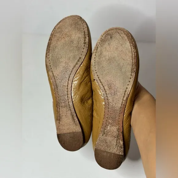 TORY BURCH CLAIRE TAN LEATHER SHOES US 6.5 M GOLD REVA LOGO ELASTIC BALLET FLATS