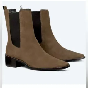 TORY BURCH MEDALLION CHELSEA ANKLE‎ BOOTSUEDE RIVER ROCK 5.5M, B 238