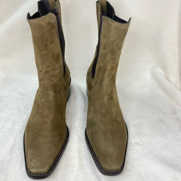 TORY BURCH MEDALLION CHELSEA ANKLE‎ BOOTSUEDE RIVER ROCK 5.5M, B 238