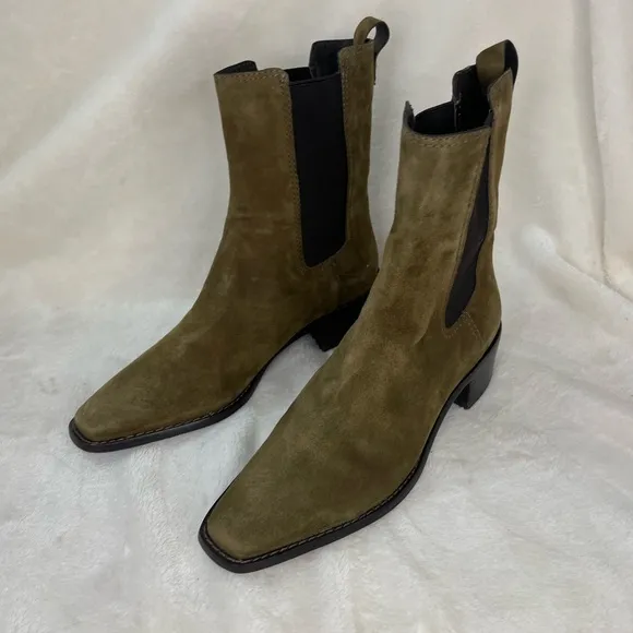 TORY BURCH MEDALLION CHELSEA ANKLE‎ BOOTSUEDE RIVER ROCK 5.5M, B 238