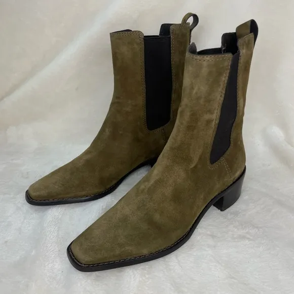 TORY BURCH MEDALLION CHELSEA ANKLE‎ BOOTSUEDE RIVER ROCK 5.5M, B 238