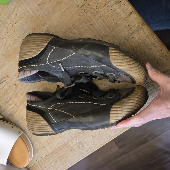 Tsubo Black and Tan Sneakers with Canvas Upper and Reinforced Toe Cap
