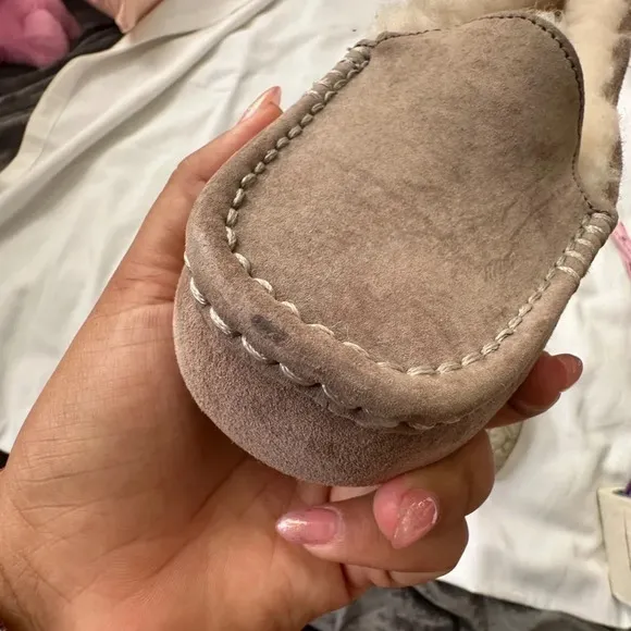 UGG Ashley Suede brown ladies shoes in size 6