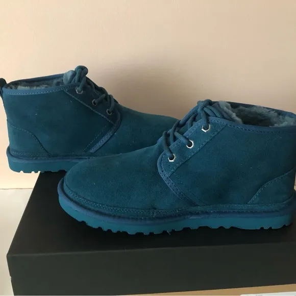 UGG Australia Neumel Chukka suede leather fur Boot. Size: 8, 9