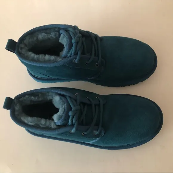 UGG Australia Neumel Chukka suede leather fur Boot. Size: 8, 9