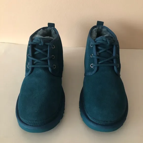 UGG Australia Neumel Chukka suede leather fur Boot. Size: 8, 9