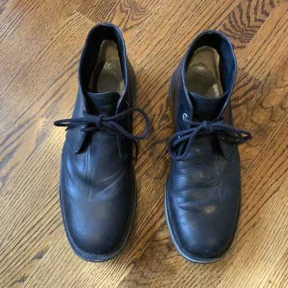 UGG‎ Leighton Mens Size 11 Black Crinkled Leather Chukka Ankle Boots Shoes