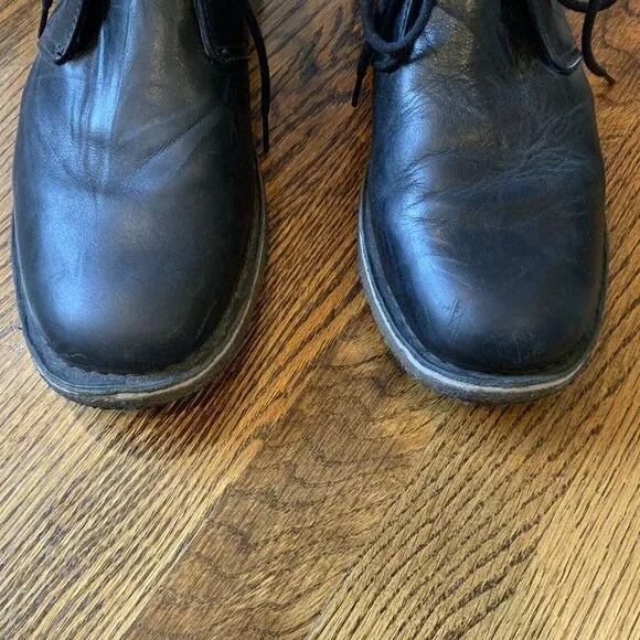 UGG‎ Leighton Mens Size 11 Black Crinkled Leather Chukka Ankle Boots Shoes