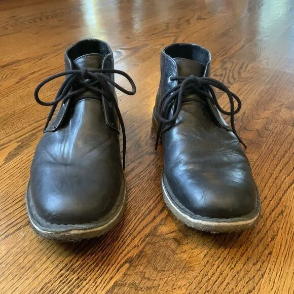 UGG‎ Leighton Mens Size 11 Black Crinkled Leather Chukka Ankle Boots Shoes