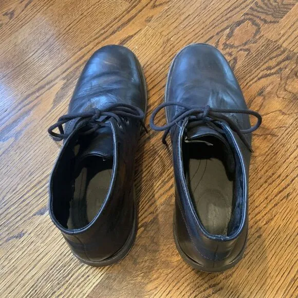 UGG‎ Leighton Mens Size 11 Black Crinkled Leather Chukka Ankle Boots Shoes