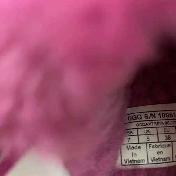 Ugg logo fluff yeah fur slides💕