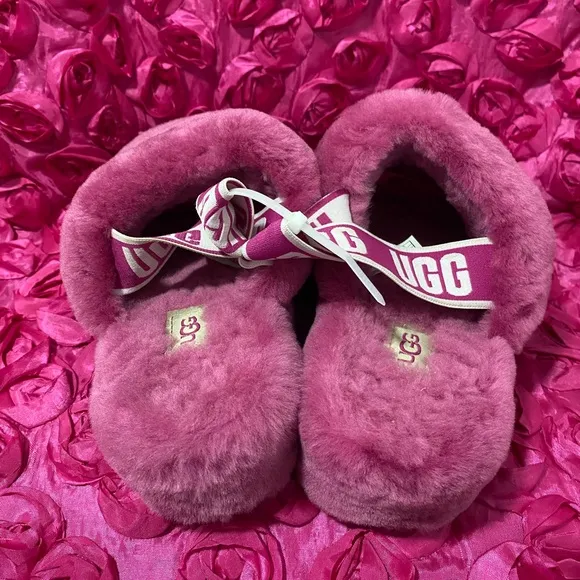Ugg logo fluff yeah fur slides💕