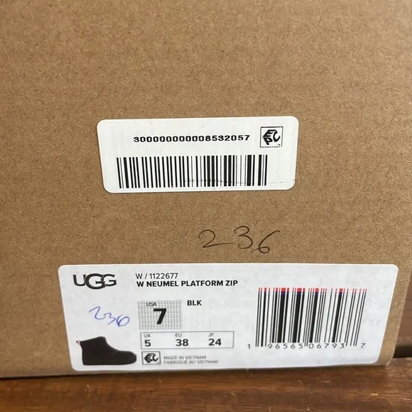 UGG Neumel Zip Platform Boots Black USA Women Size 7/UK 5/EU 38